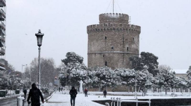 Πυκνή χιονόπτωση έφερε η νέα κακοκαιρία στη Θεσσαλονίκη - Στους -1 ο υδράργυρος