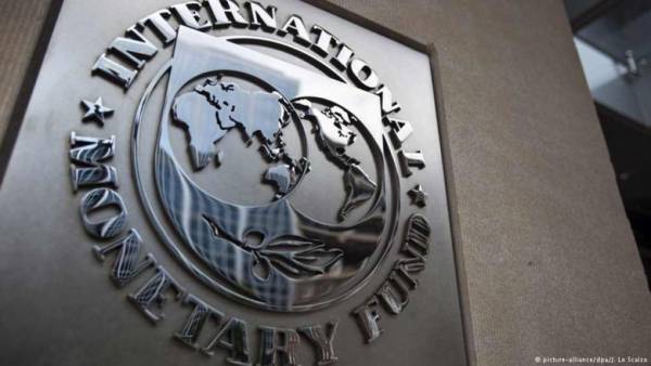 Bloomberg: Το ΔΝΤ συζητά τη χορήγηση δανείου από 3 έως 6 δισ. δολάρια στην Ελλάδα