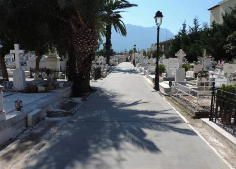 Στο στόχαστρο οι γυναίκες που ανάβουν καντήλια!: Ντου του ΣΔΟΕ στα νεκροταφεία της Μεσσηνίας
