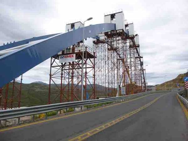 Το καλοκαίρι τελειώνει η τοξωτή γέφυρα στο τμήμα Παραδείσια - Τσακώνα