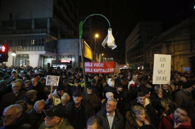 Χιλιάδες Σέρβοι στους δρόμους, παρά το δριμύ ψύχος