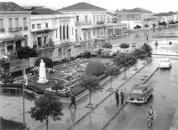 Η πλατεία τη δεκαετία του 1960
