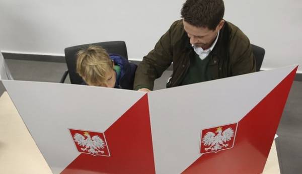 Πολωνία: Το κυβερνών κόμμα προηγείται στις τοπικές εκλογές
