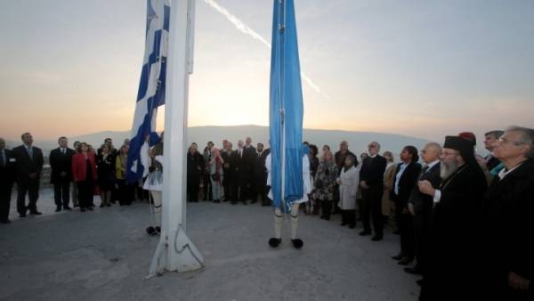 Επαρση της σημαίας του ΟΗΕ στον Ιερό Βράχο της Ακρόπολης
