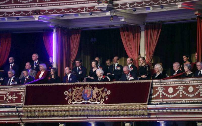 Βρετανία: Η βασίλισσα Ελισάβετ απέτισε φόρο τιμής στους πεσόντες