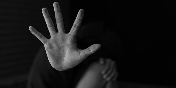Ναύπλιο: «Βλέπω εφιάλτες με τις εικόνες που με χτύπαγε, να μιλάνε οι γυναίκες» λέει  η 32χρονη – Προφυλακιστέος ο 34χρονος σύζυγος της