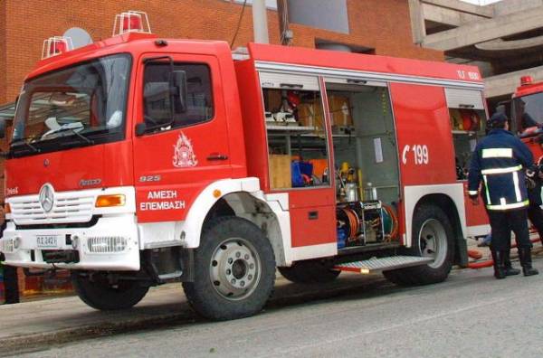 Δύο τραυματίες απεγκλώβισε η Πυροσβεστική από φορτηγό στη Σπάρτη μετά από τροχαίο