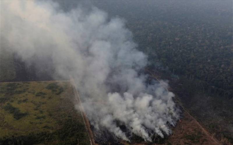 Βραζιλία: Ο ουρανός δεν σκοτεινιάζει ποτέ, καθώς ο Αμαζόνιος φλέγεται