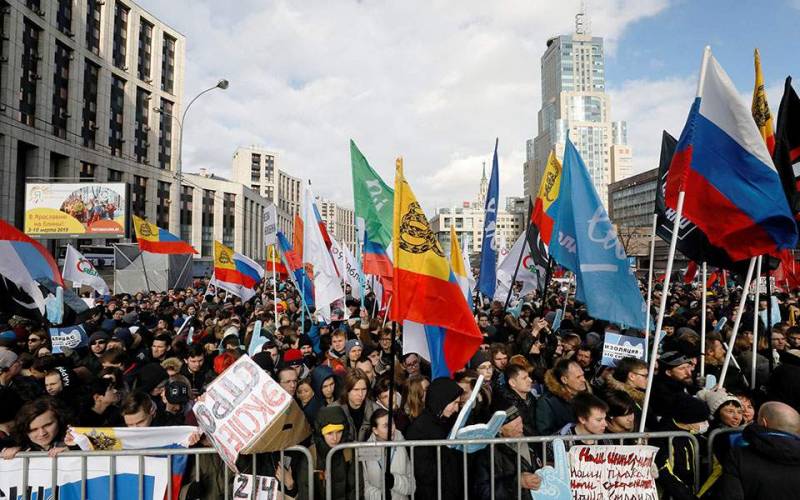 Ρωσία: Διαδηλώσεις κατά της εφαρμογής πιο αυστηρών περιορισμών στο διαδίκτυο