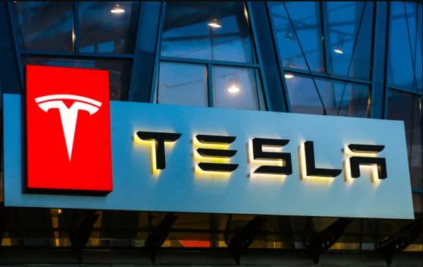 Περικοπές στην Tesla – Απολύει πάνω από το 10% του προσωπικού της σε όλο τον κόσμο