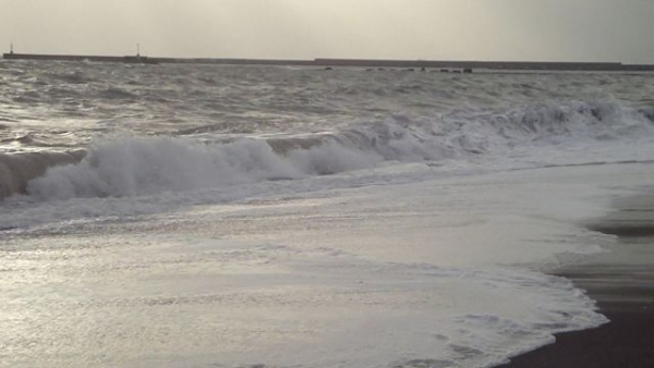 Βίντεο από τα κύματα στην παραλία της Καλαμάτας 