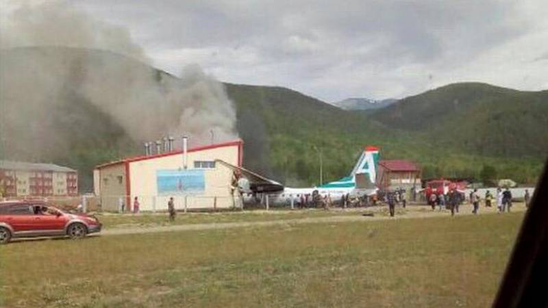 Αναγκαστική προσγείωση αεροσκάφους στη Ρωσία - Δύο νεκροί και 19 τραυματίες