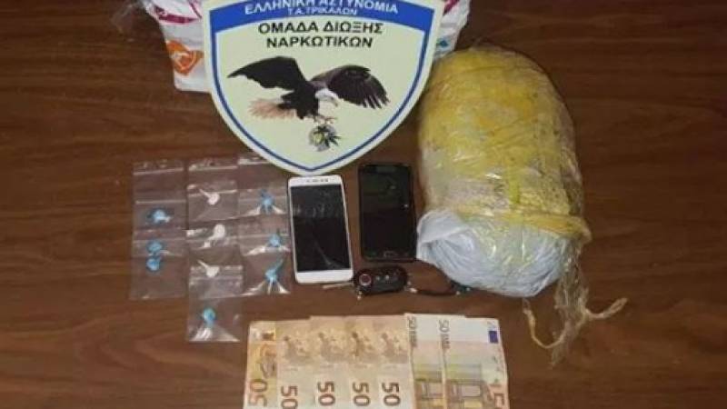 Τρίκαλα: Επιχείρησαν να στείλουν με... courier στη Μυτιλήνη κοκαΐνη και χασίς