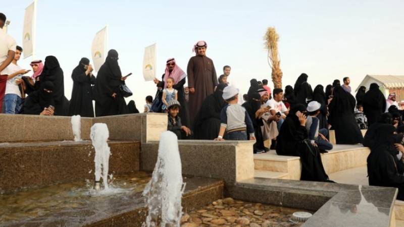Σαουδική Αραβία: Ελεύθερες πλέον οι γυναίκες να ταξιδεύουν χωρίς άδεια από άνδρα