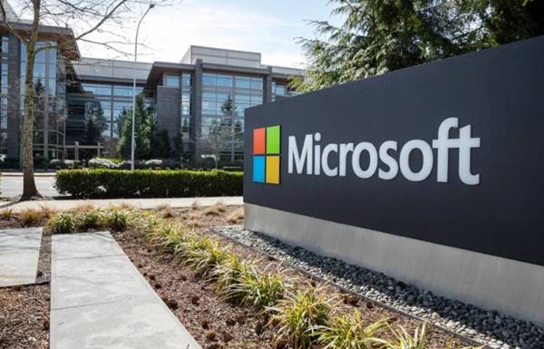 Microsoft: Επενδύει 1,5 δισ. δολάρια σε όμιλο τεχνητής νοημοσύνης στο Άμπου Ντάμπι