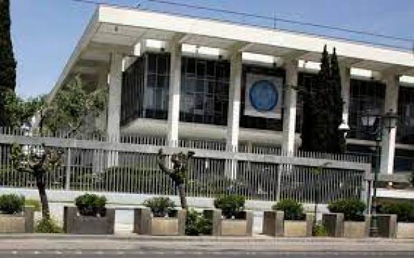 Αφγανός επιχείρησε να αυτοπυρποληθεί έξω από την Αμερικανική Πρεσβεία στην Αθήνα