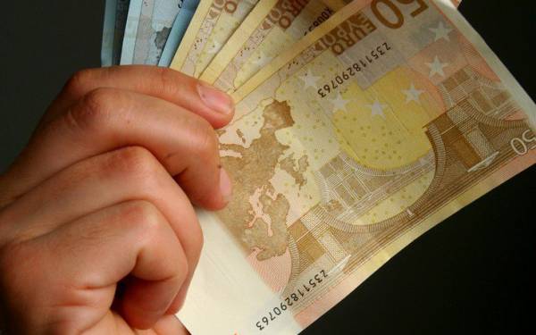 Κρήτη: Βρήκαν 7.000 ευρώ στον δρόμο και τα επέστρεψαν