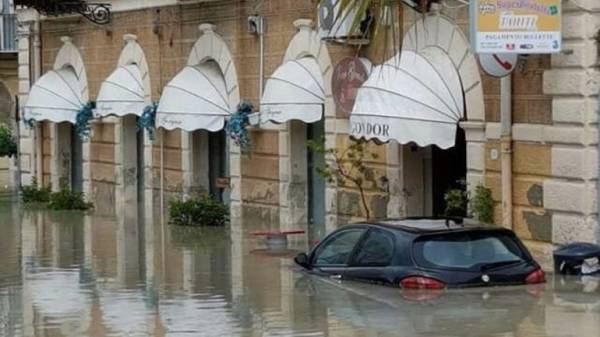Δέκα νεκροί, εκ των οποίων μια 9μελής οικογένεια, από τις πλημμύρες στη Σικελία